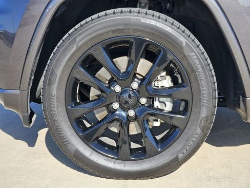 Used 2021 Jeep Grand Cherokee Laredo X image 13