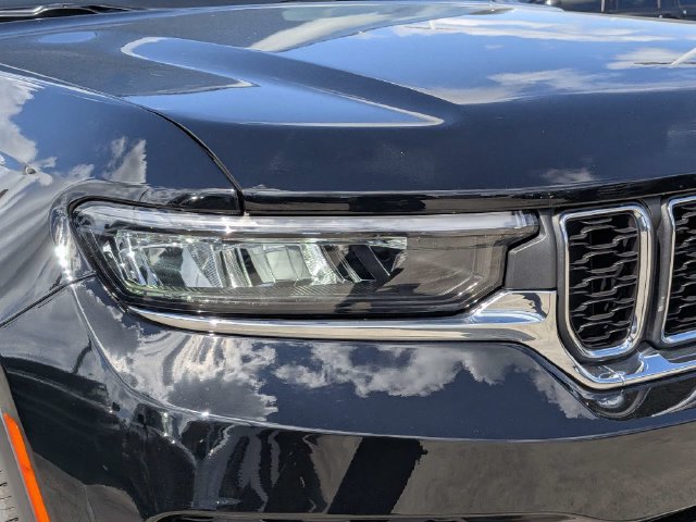 New 2027 Jeep Grand Cherokee Laredo RWD image 10