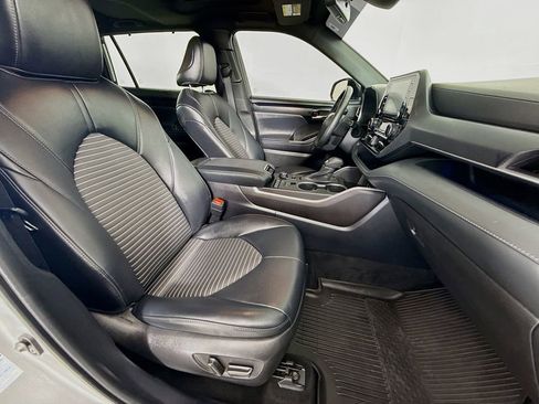 Used 2022 Toyota Highlander XSE image 32