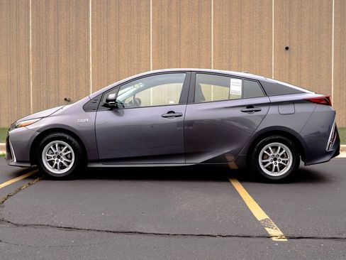 Used 2018 Toyota Prius Prime Premium FWD image 12