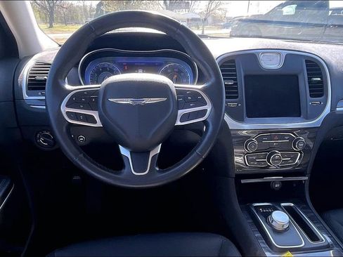 Used 2019 Chrysler 300 Touring w/ Sport Appearance Package image 4