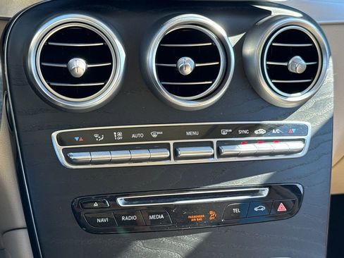 Used 2018 Mercedes-Benz GLC 300 4MATIC image 21