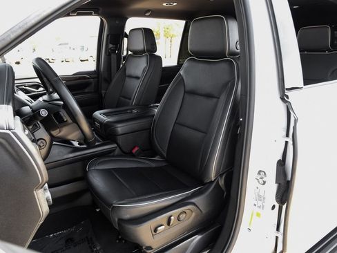 Used 2023 Chevrolet Suburban Premier image 33