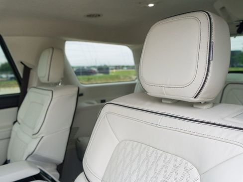 Used 2024 Lincoln Navigator Black Label AWD/4WD image 28