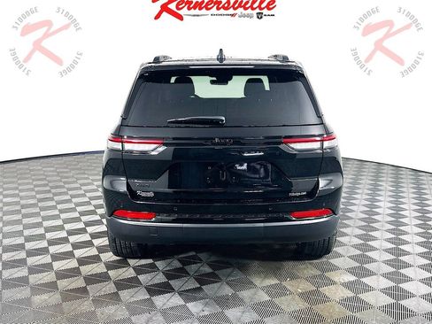 New 2025 Jeep Grand Cherokee Altitude image 6