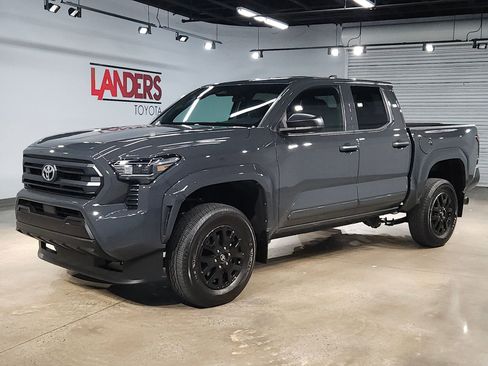Used 2024 Toyota Tacoma SR image 3