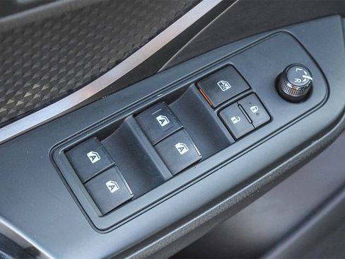 Used 2019 Toyota C-HR LE image 27