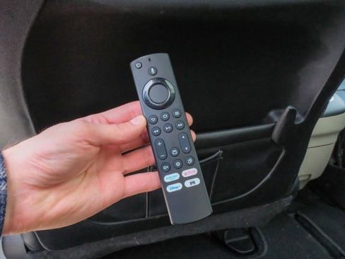 Used 2023 Chrysler Pacifica Limited w/ Uconnect Theater Family Group image 19