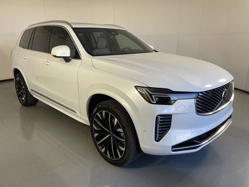 New 2026 Volvo XC90 B5 Plus image 2