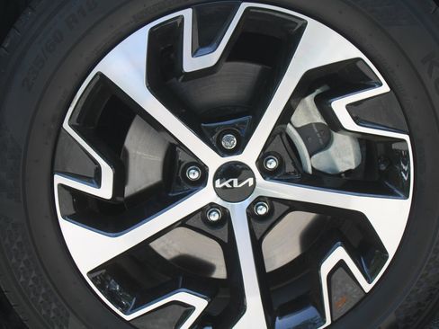 Certified 2024 Kia Sportage EX FWD image 17