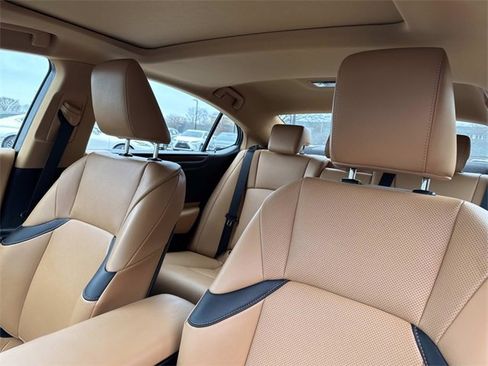 Certified 2024 Lexus ES 350 w/ Premium Package image 32