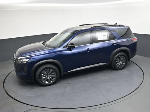 Certified 2026 Nissan Pathfinder SV w/ SV Premium Package FWD image 36