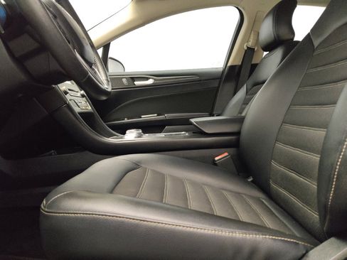 Used 2018 Ford Fusion SE w/ Equipment Group 201A FWD image 17
