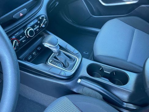 Used 2025 Kia Soul LX w/ LX Technology Package FWD image 39