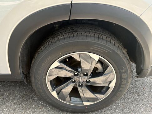 Used 2025 Nissan Rogue SV AWD/4WD image 31