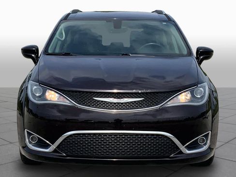 Used 2017 Chrysler Pacifica Touring-L Plus w/ Tire & Wheel Group FWD image 4