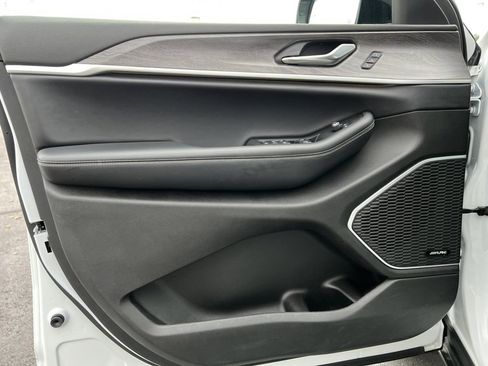 Used 2022 Jeep Grand Cherokee L Limited image 16