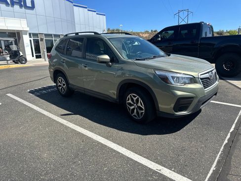 Used 2019 Subaru Forester Premium AWD/4WD image 4