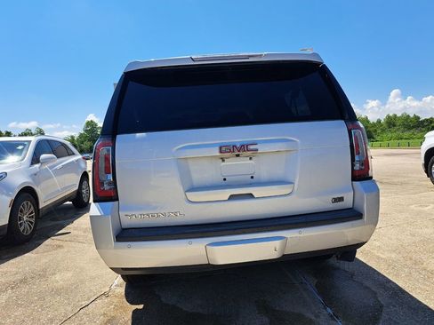 Used 2017 GMC Yukon XL SLT w/ Open Road Package RWD image 4