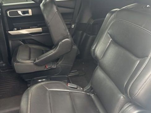 Used 2020 Ford Explorer XLT w/ Equipment Group 202A image 8