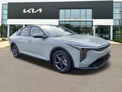 New 2025 Kia K4 LXS