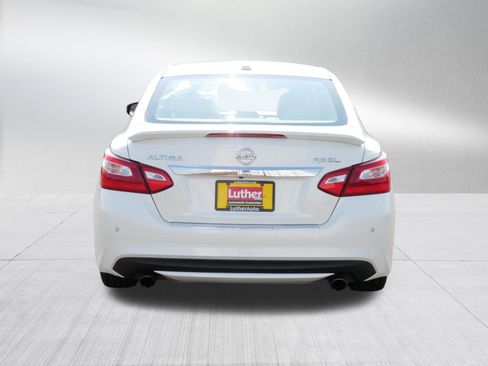 Used 2017 Nissan Altima 3.5 SL w/ 3.5SL Technology Package FWD image 6