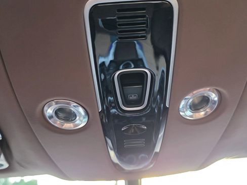 Used 2022 Aston Martin DBX image 16