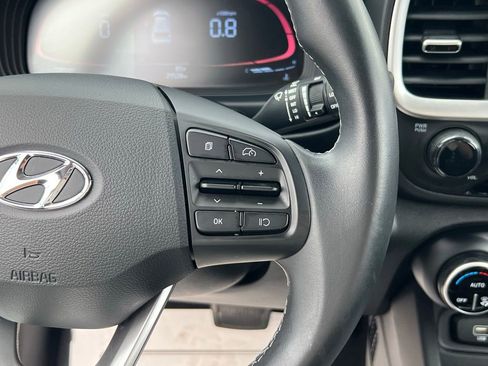 Used 2025 Hyundai Venue SEL FWD image 29