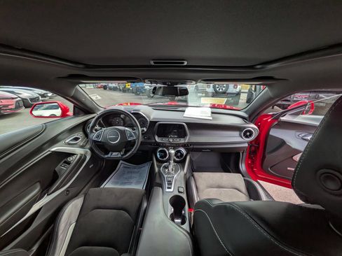 Used 2018 Chevrolet Camaro SS RWD image 8