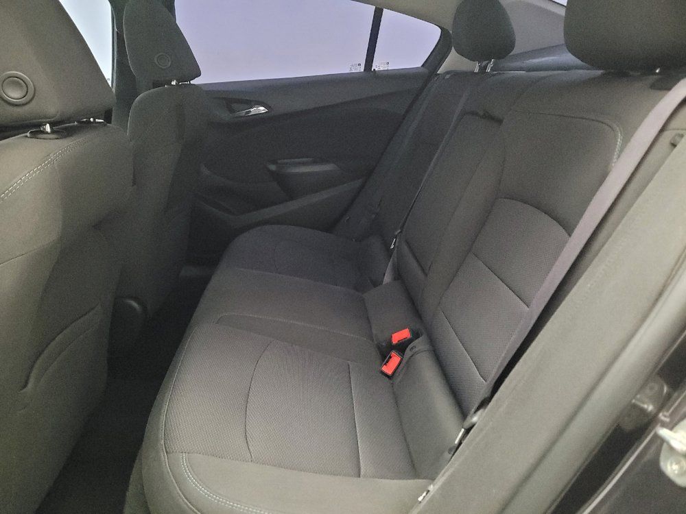 Used 2017 Chevrolet Cruze LT FWD image 18