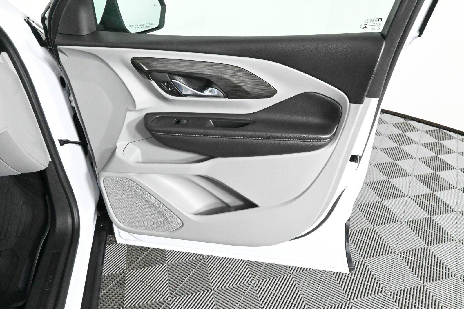 Used 2023 GMC Terrain SLT w/ LPO, Floor Liner Package FWD image 11