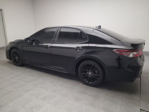 Used 2021 Toyota Camry SE image 3