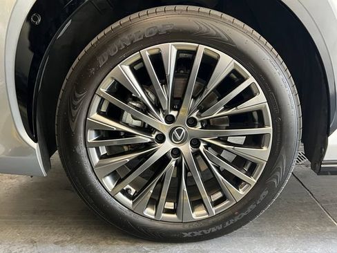 Used 2024 Lexus RZ 450e Premium AWD/4WD image 11