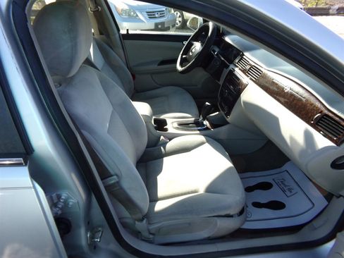 Used 2016 Chevrolet Impala LT w/ LT Sunroof Package image 6