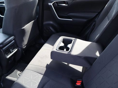 Used 2022 Toyota RAV4 XLE AWD/4WD image 13