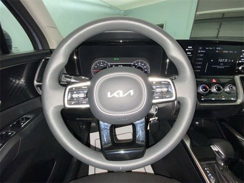 Used 2023 Kia Sorento LX image 14