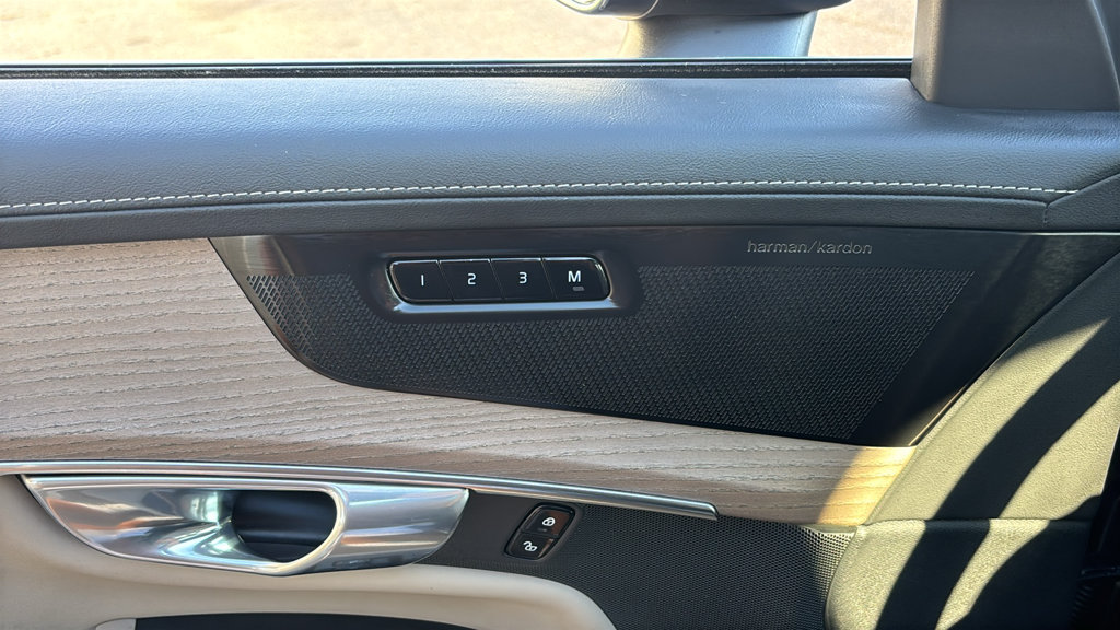 Certified 2026 Volvo XC90 B6 Plus AWD/4WD image 13