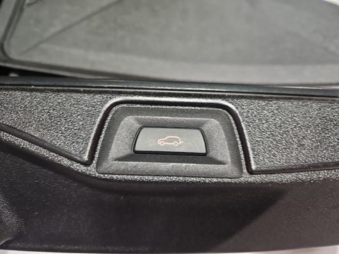 Used 2021 BMW X5 xDrive40i w/ M Sport Package image 13