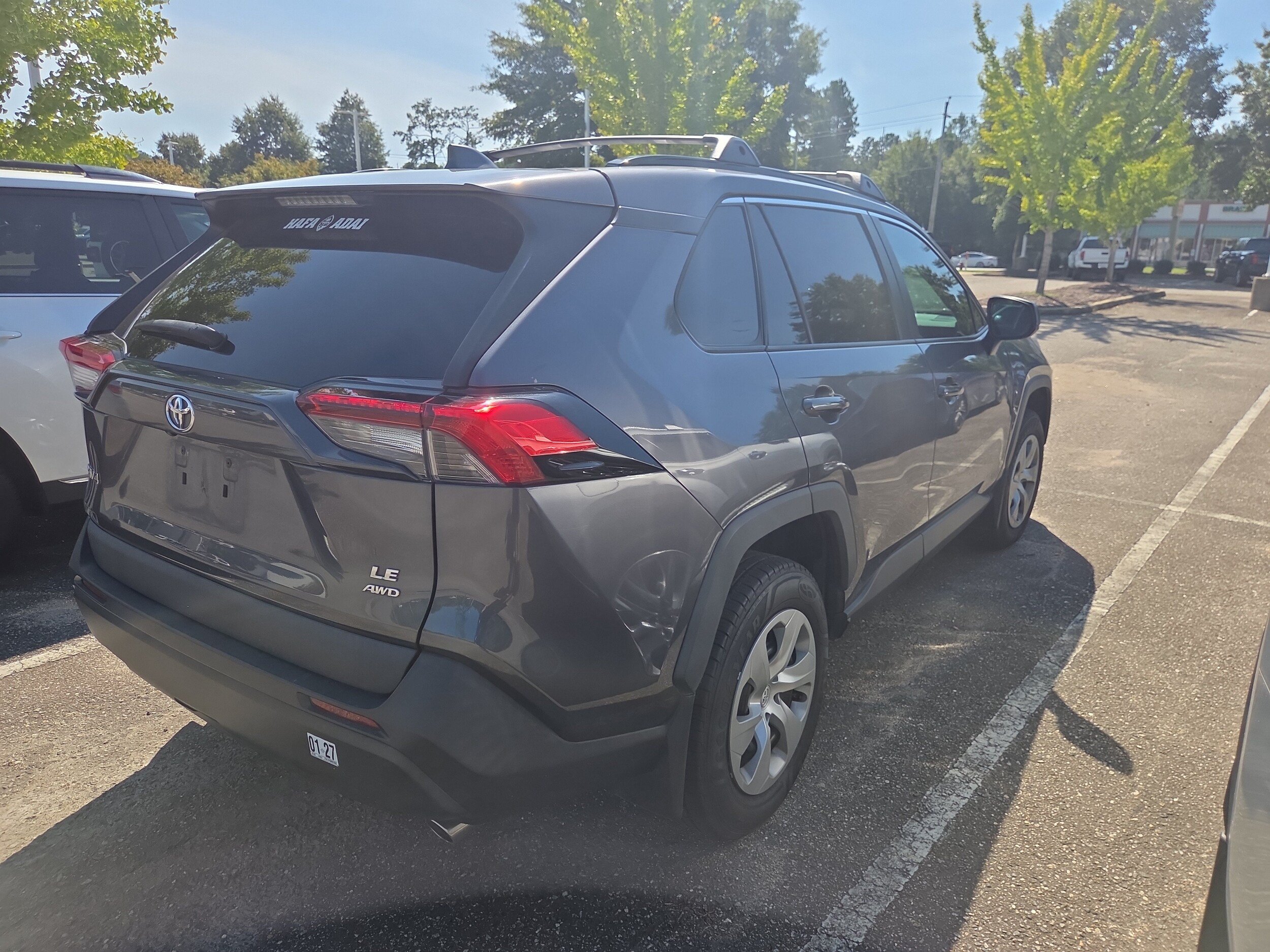 Used 2021 Toyota RAV4 LE AWD/4WD image 3