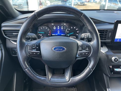 Used 2020 Ford Explorer XLT w/ Equipment Group 202A image 13