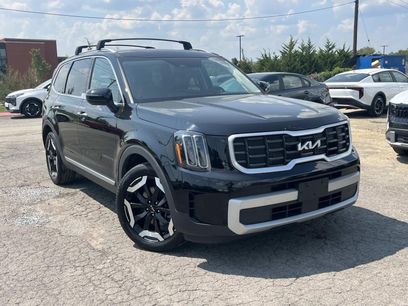 Used 2024 Kia Telluride S w/ S Sunroof Package