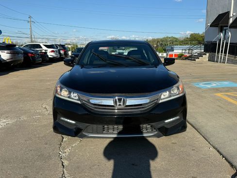 Used 2017 Honda Accord Sport image 4