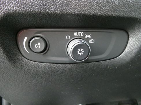 Used 2023 Chevrolet Traverse LT w/ LT Premium Package AWD/4WD image 29