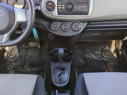 Used 2013 Toyota Yaris LE image 18