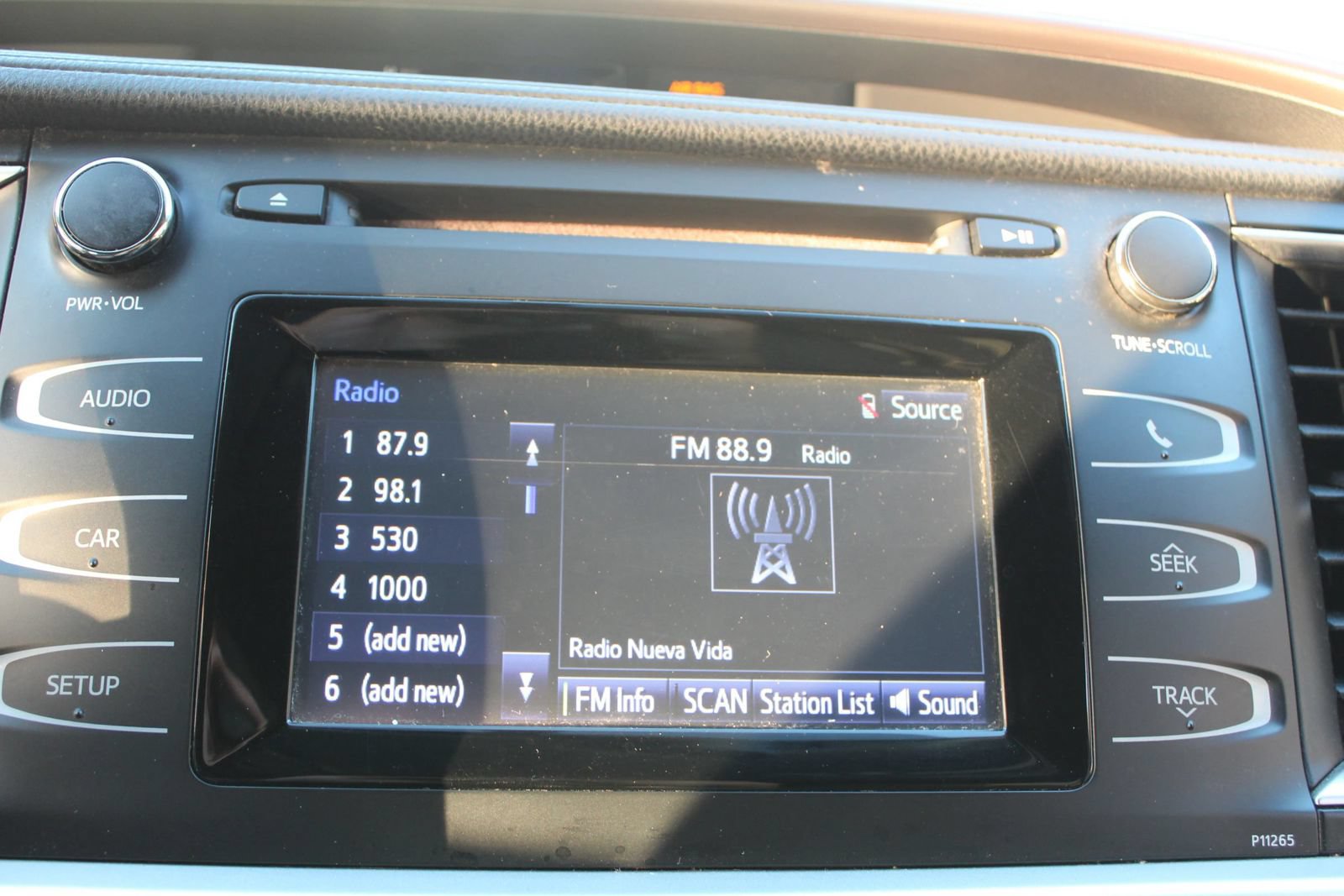 Used 2016 Toyota Highlander LE FWD image 21