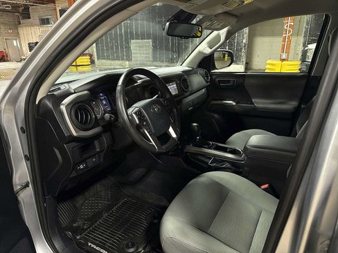 Used 2019 Toyota Tacoma SR5 AWD/4WD image 29