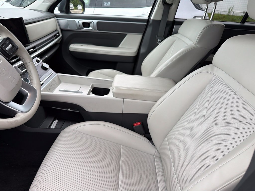 Used 2025 Hyundai Santa Fe SEL FWD image 4