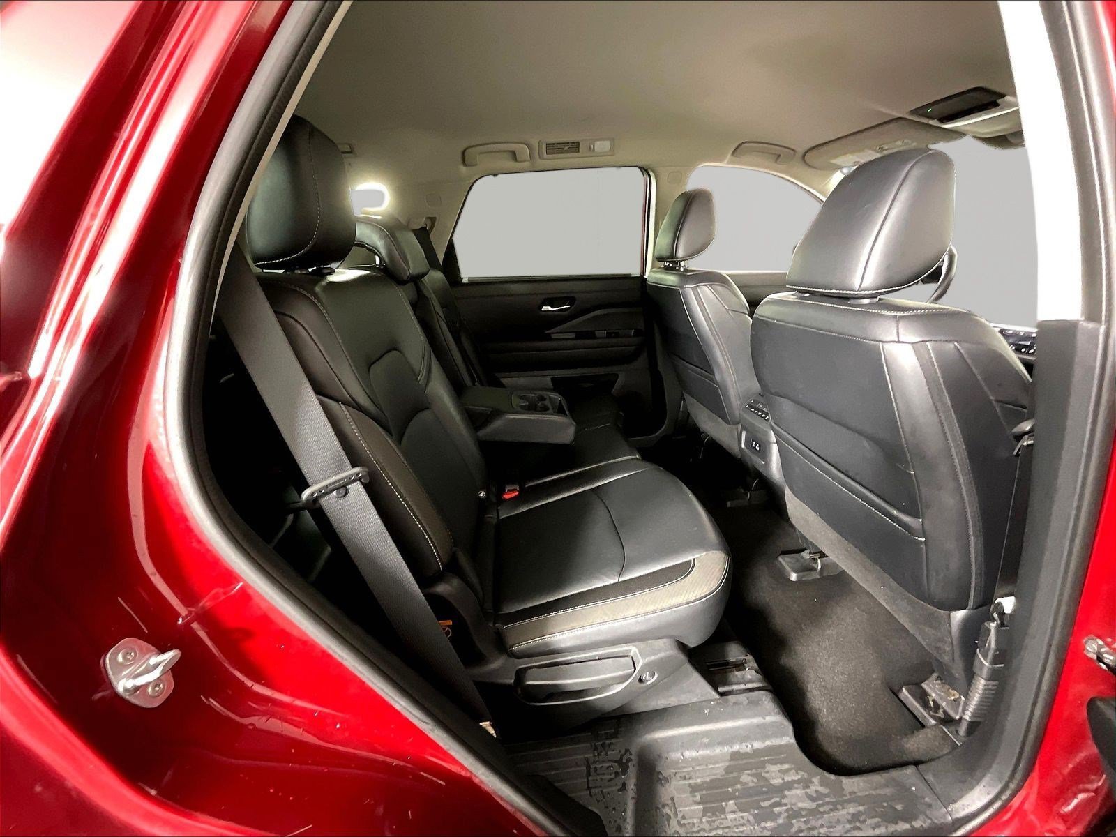 Used 2023 Nissan Pathfinder SL AWD/4WD image 25