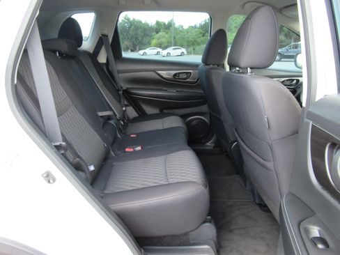 Used 2020 Nissan Rogue S FWD image 30