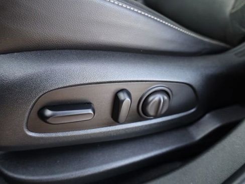 Used 2020 GMC Acadia SLT w/ Driver Alert Package II image 19